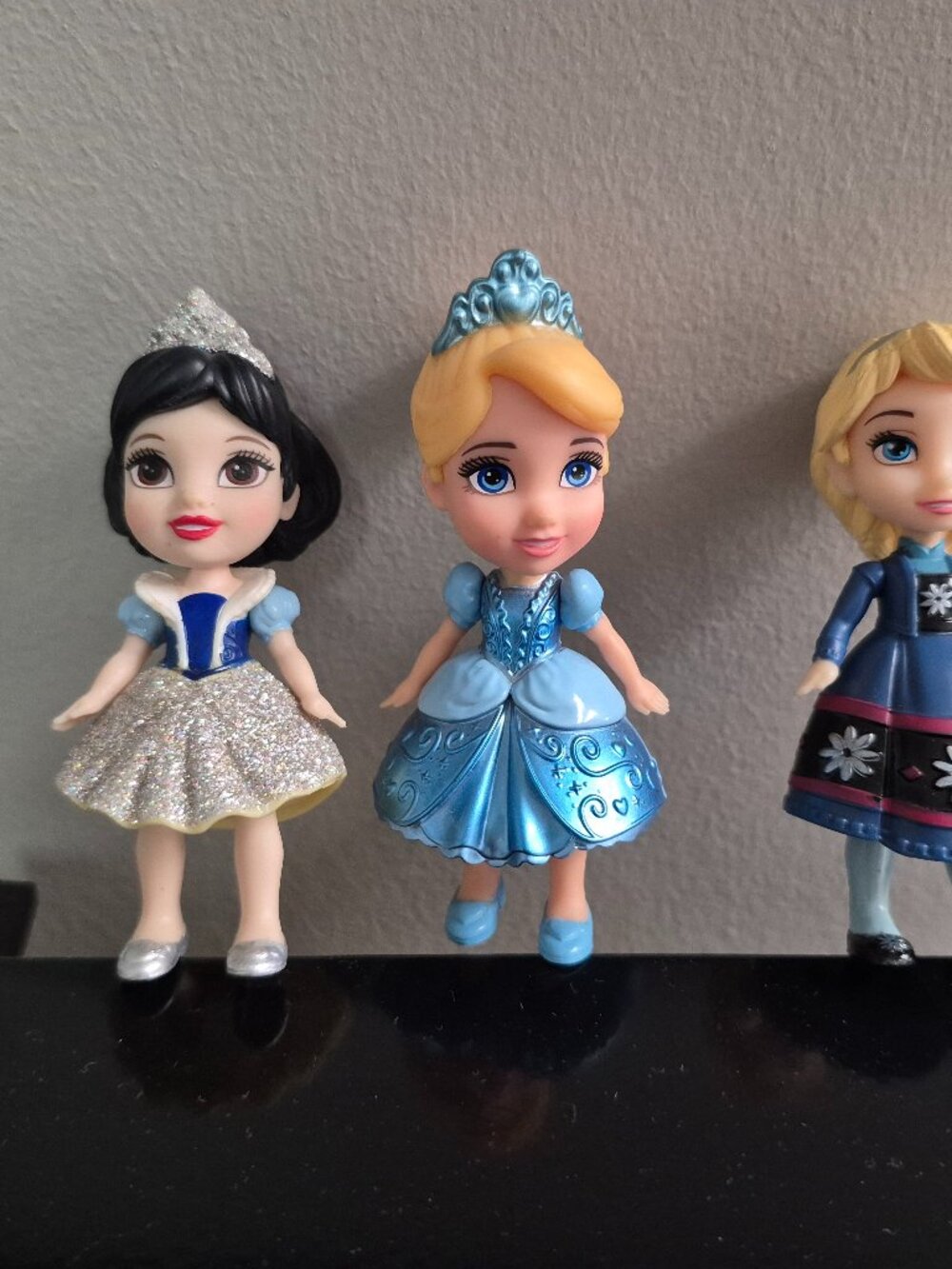 Princess small dolls you get 3